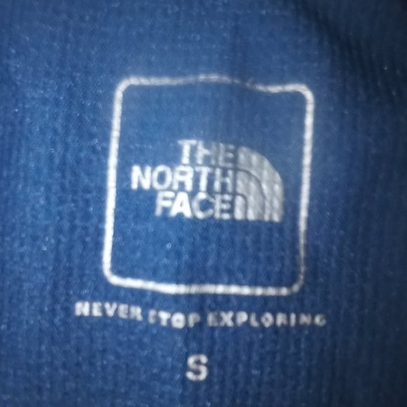 The North Face 1/4 zip  FlashDry Long-Sleeve T-Shirt - Picture 5 of 7